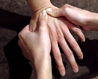 手首の痛みの原因特定