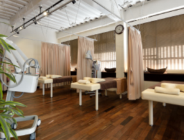 朝倉鍼灸整骨院 宇和島本院の明るく清潔な内観