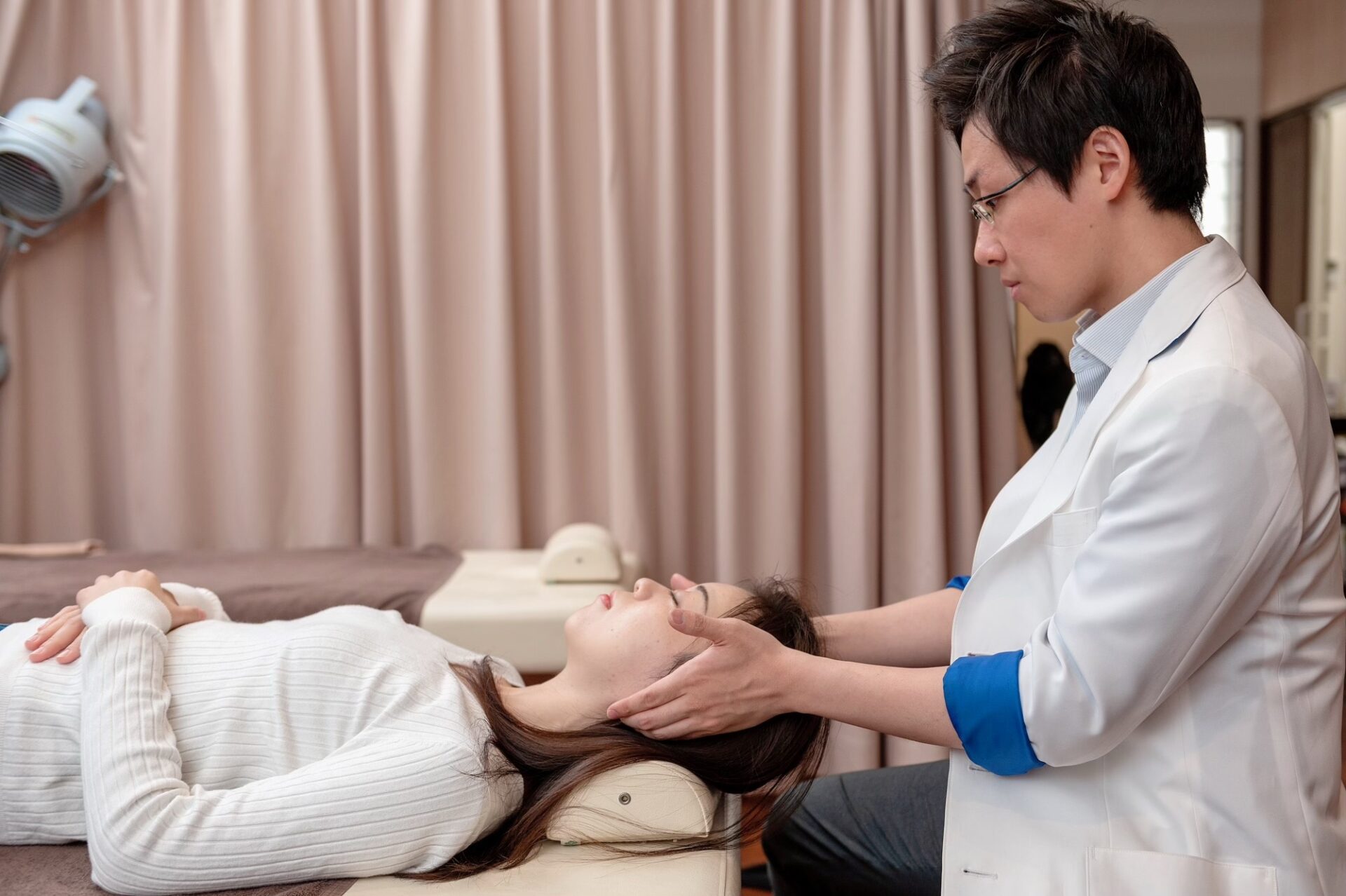 整体と鍼灸を組み合わせたオーダーメイドの膝痛治療