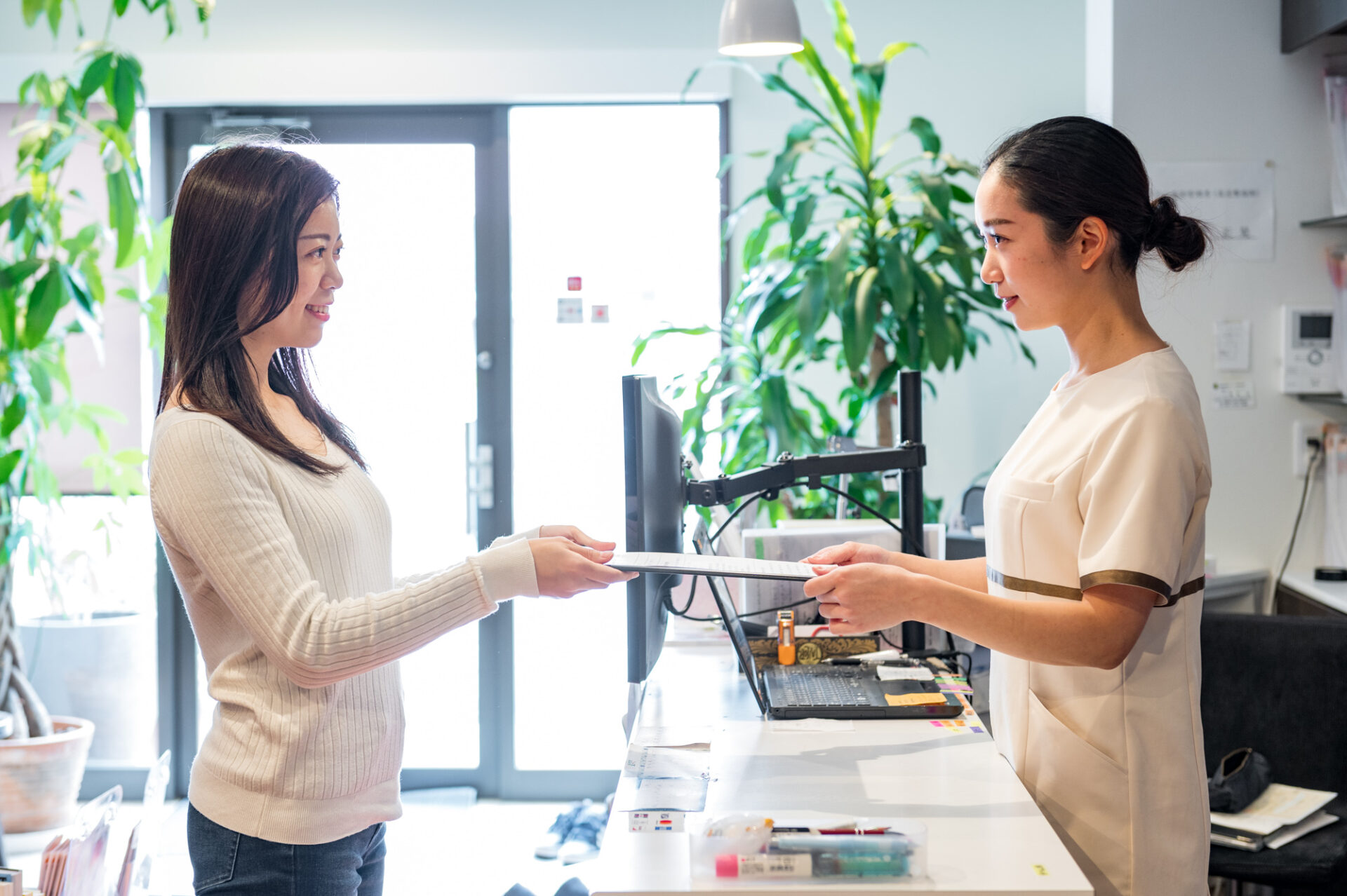 受付と問診票のご記入