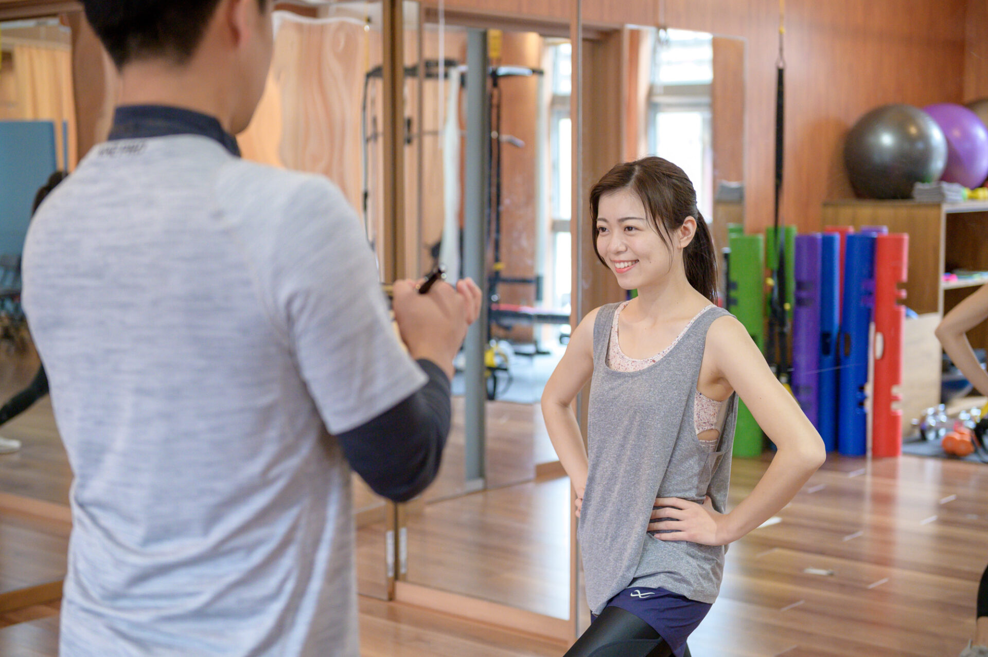 スタジオネスポでの膝痛改善パーソナルトレーニングの様子